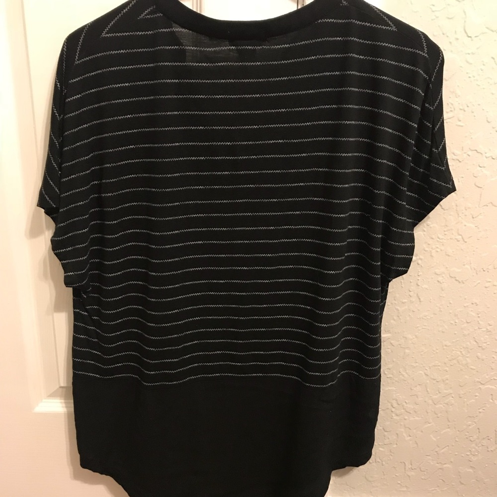 Old navy top. - Picture 3 of 3